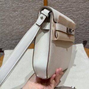 Hermes Kelly Depeches 25 Pouch Handmade In Togo Calfskin Leather Silver Hardware M4 Girs Pale - Image 2