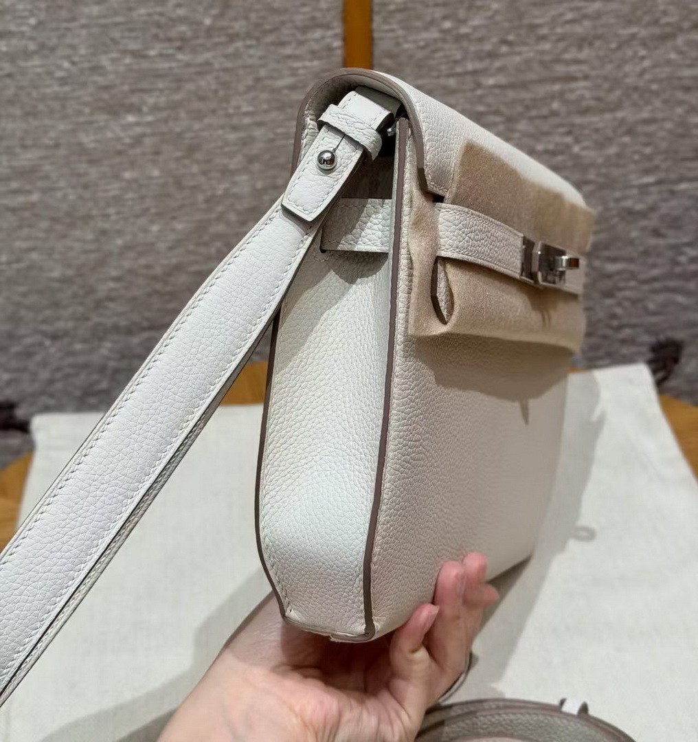 Hermes Kelly Depeches 25 Pouch Handmade In Togo Calfskin Leather Silver Hardware M4 Girs Pale - Image 2