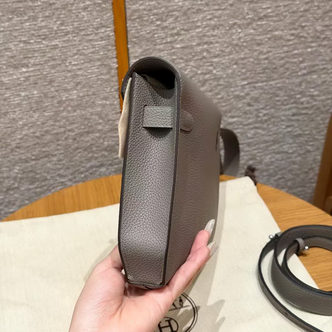 Hermes Kelly Depeches 25 Pouch Handmade In Togo Calfskin Leather Silver Hardware M8 Gris Asphalted - Image 18