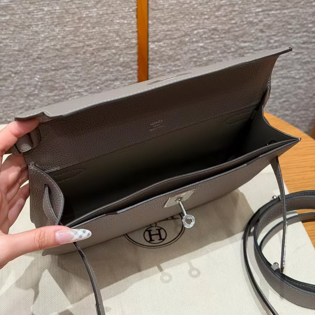 Hermes Kelly Depeches 25 Pouch Handmade In Togo Calfskin Leather Silver Hardware M8 Gris Asphalted - Image 16