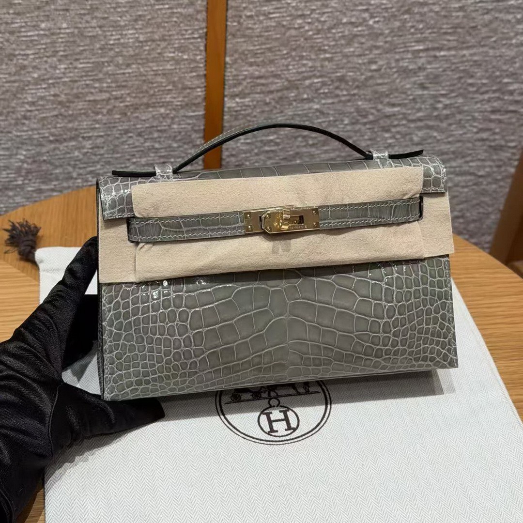 Hermes Kelly Pochette Handmade In Alligator Leather from Mississippi Gold Hardware 81 Girs Tourterlle