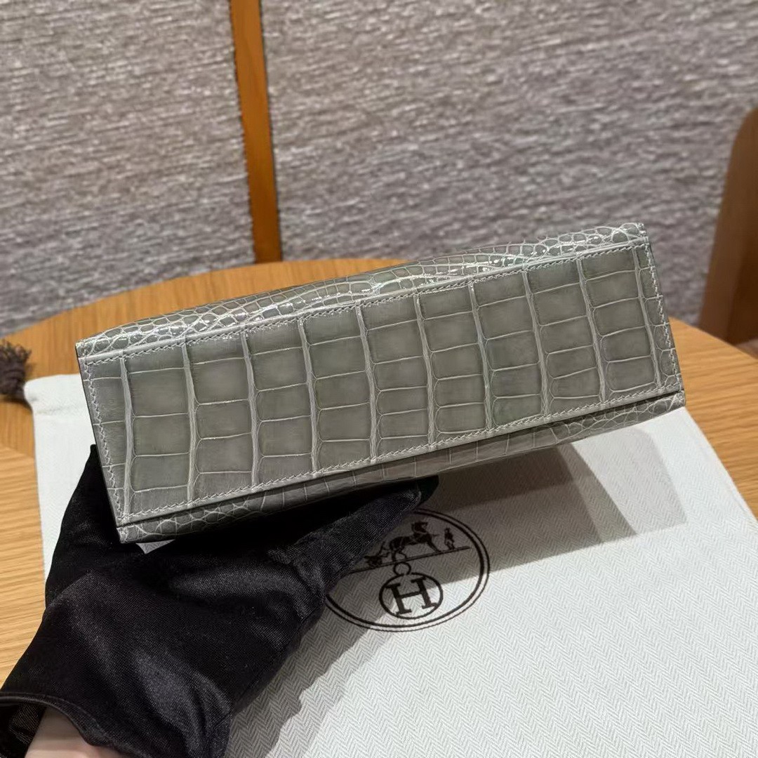 Hermes Kelly Pochette Handmade In Alligator Leather from Mississippi Gold Hardware 81 Girs Tourterlle - Image 18