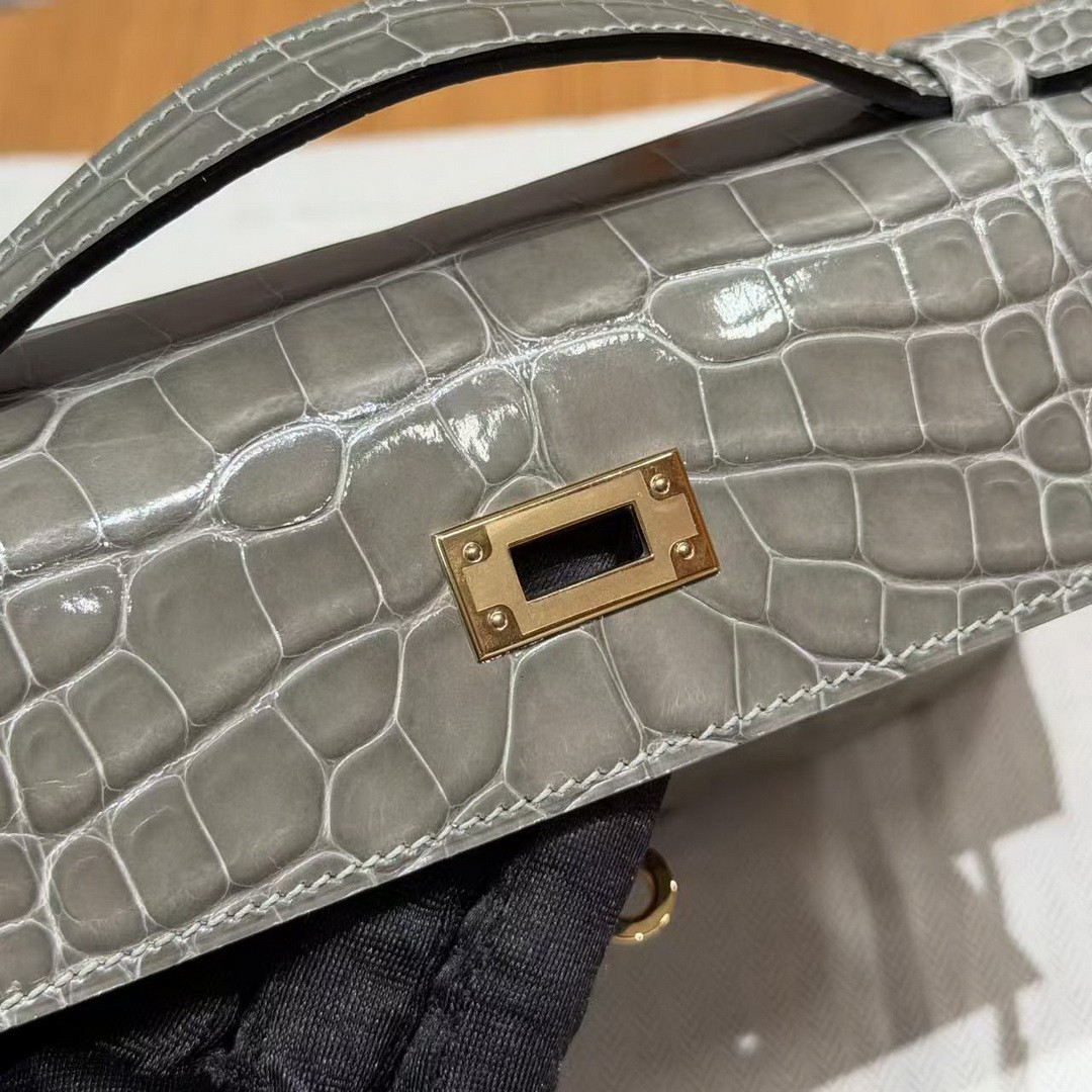 Hermes Kelly Pochette Handmade In Alligator Leather from Mississippi Gold Hardware 81 Girs Tourterlle - Image 9
