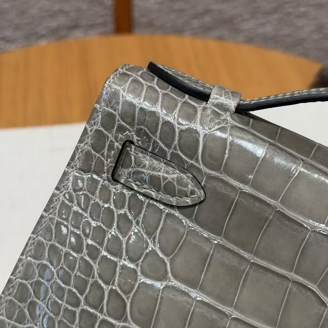 Hermes Kelly Pochette Handmade In Alligator Leather from Mississippi Gold Hardware 81 Girs Tourterlle - Image 5