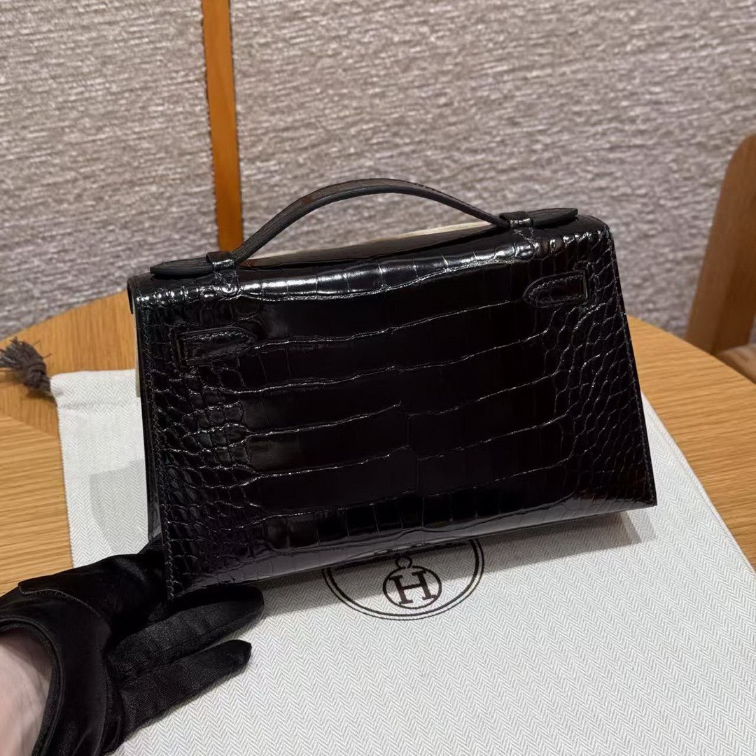 Hermes Kelly Pochette Handmade In Alligator Leather from Mississippi Gold Hardware 89 Noir - Image 2