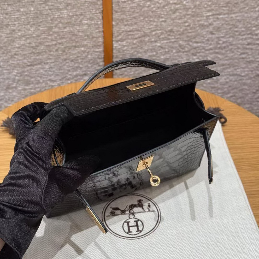 Hermes Kelly Pochette Handmade In Alligator Leather from Mississippi Gold Hardware 89 Noir - Image 16