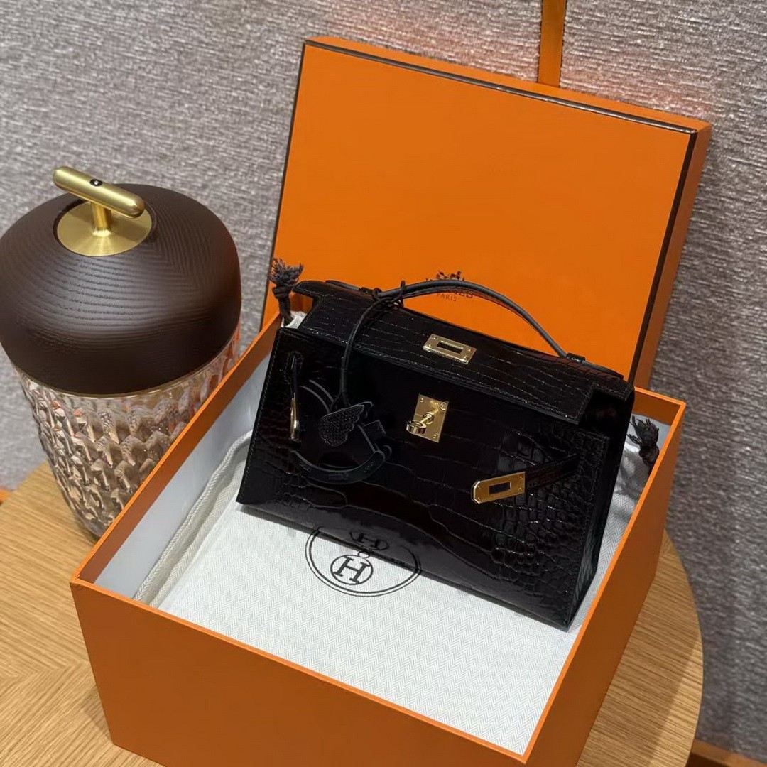 Hermes Kelly Pochette Handmade In Alligator Leather from Mississippi Gold Hardware 89 Noir - Image 13