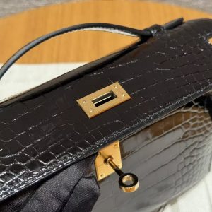 Hermes Kelly Pochette Handmade In Alligator Leather from Mississippi Gold Hardware 89 Noir - Image 8