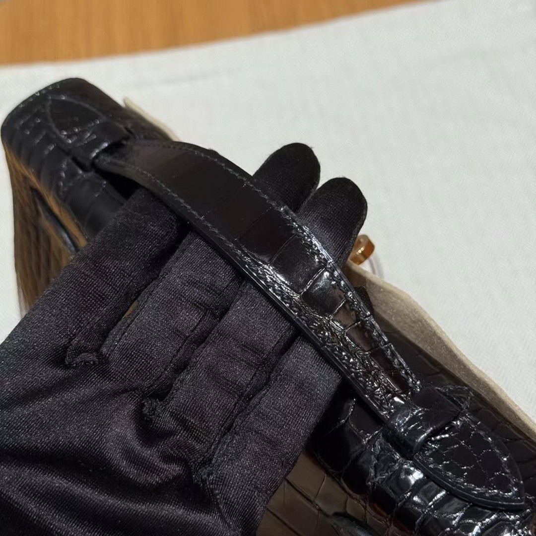 Hermes Kelly Pochette Handmade In Alligator Leather from Mississippi Gold Hardware 89 Noir - Image 4