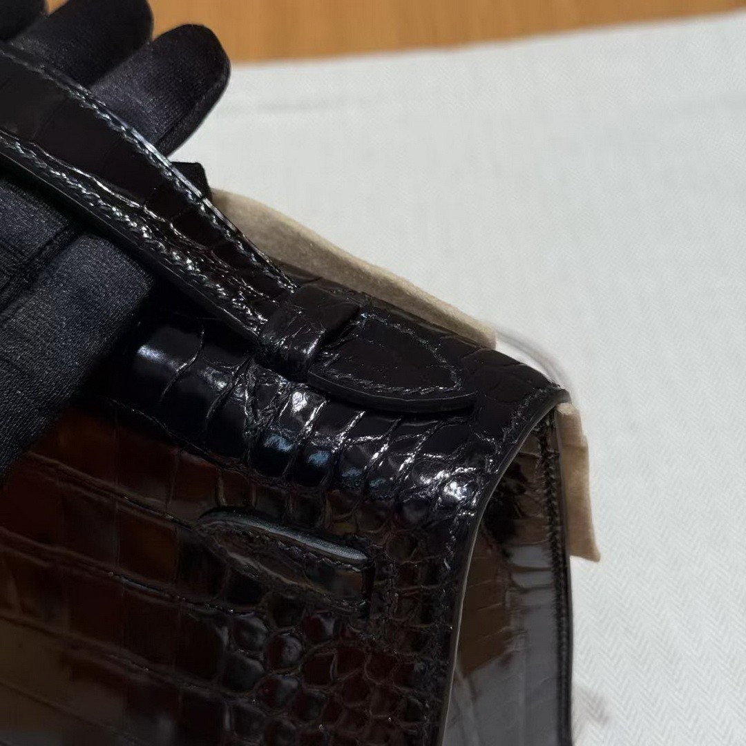 Hermes Kelly Pochette Handmade In Alligator Leather from Mississippi Gold Hardware 89 Noir - Image 3