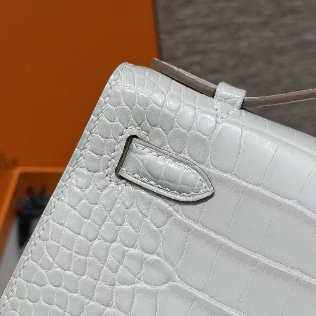 Hermes Kelly Pochette Handmade In Alligator Leather from Mississippi Gold Hardware 8L Beton - Image 3