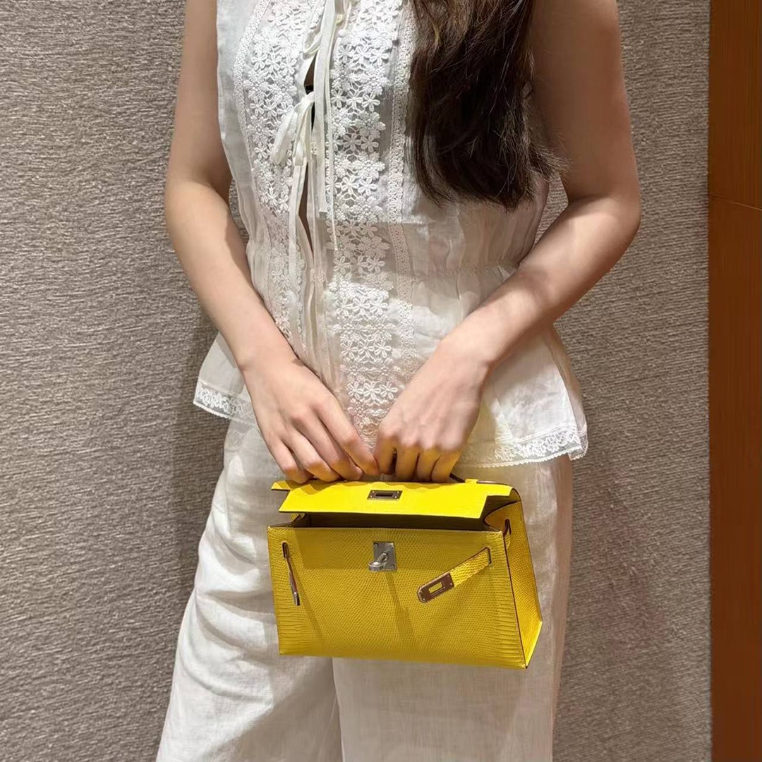 Hermes Kelly Pochette Handmade In Lizard Leather from South Africa Silver Hardware 9o Jaune de Naples - Image 4