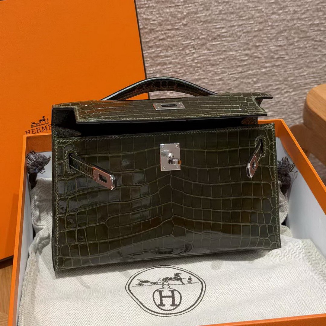 Hermes Kelly Pochette Handmade In Niloticus Leather from Nile Silver Hardware 2Q Vert Anglais - Image 14
