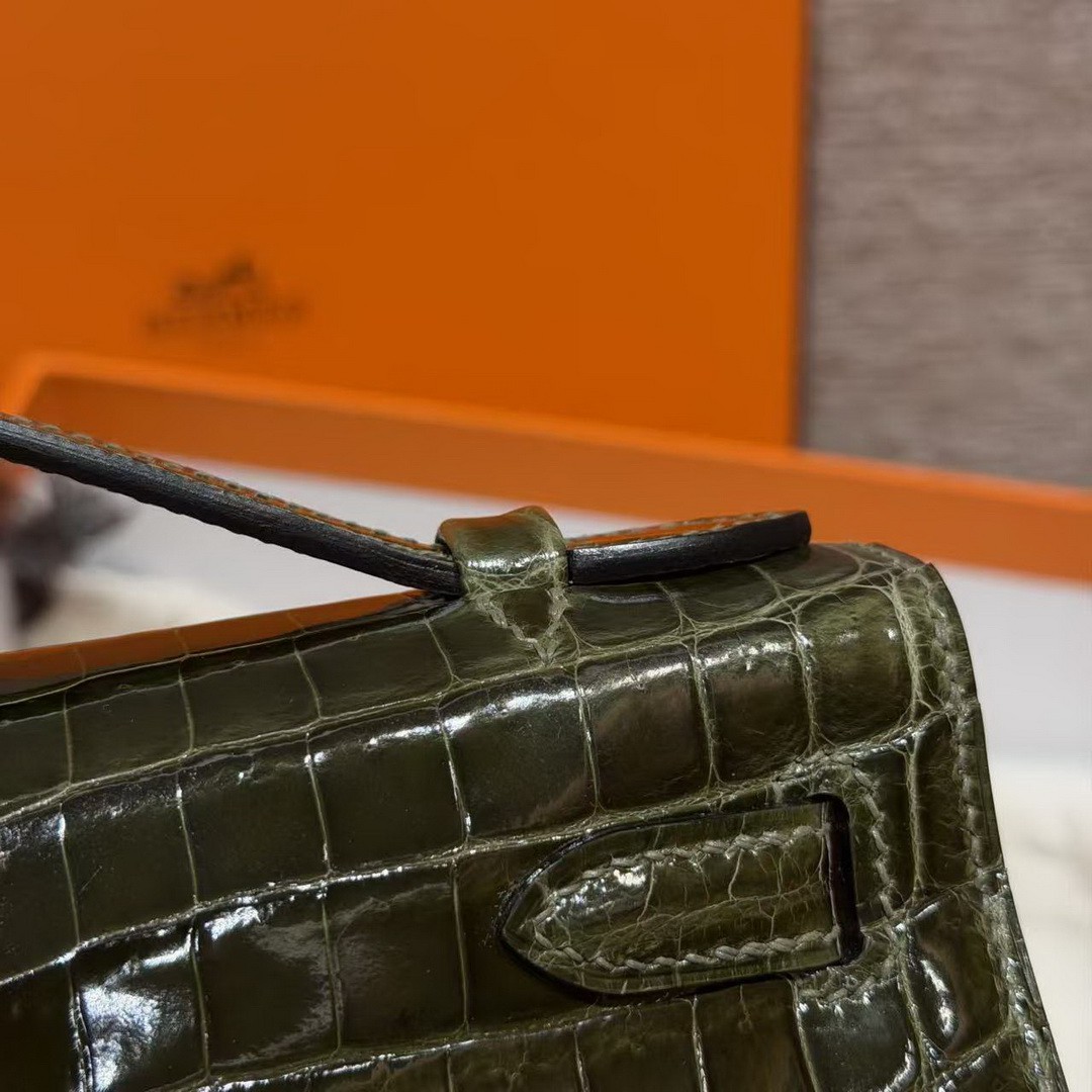 Hermes Kelly Pochette Handmade In Niloticus Leather from Nile Silver Hardware 2Q Vert Anglais - Image 11