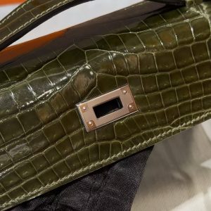 Hermes Kelly Pochette Handmade In Niloticus Leather from Nile Silver Hardware 2Q Vert Anglais - Image 9