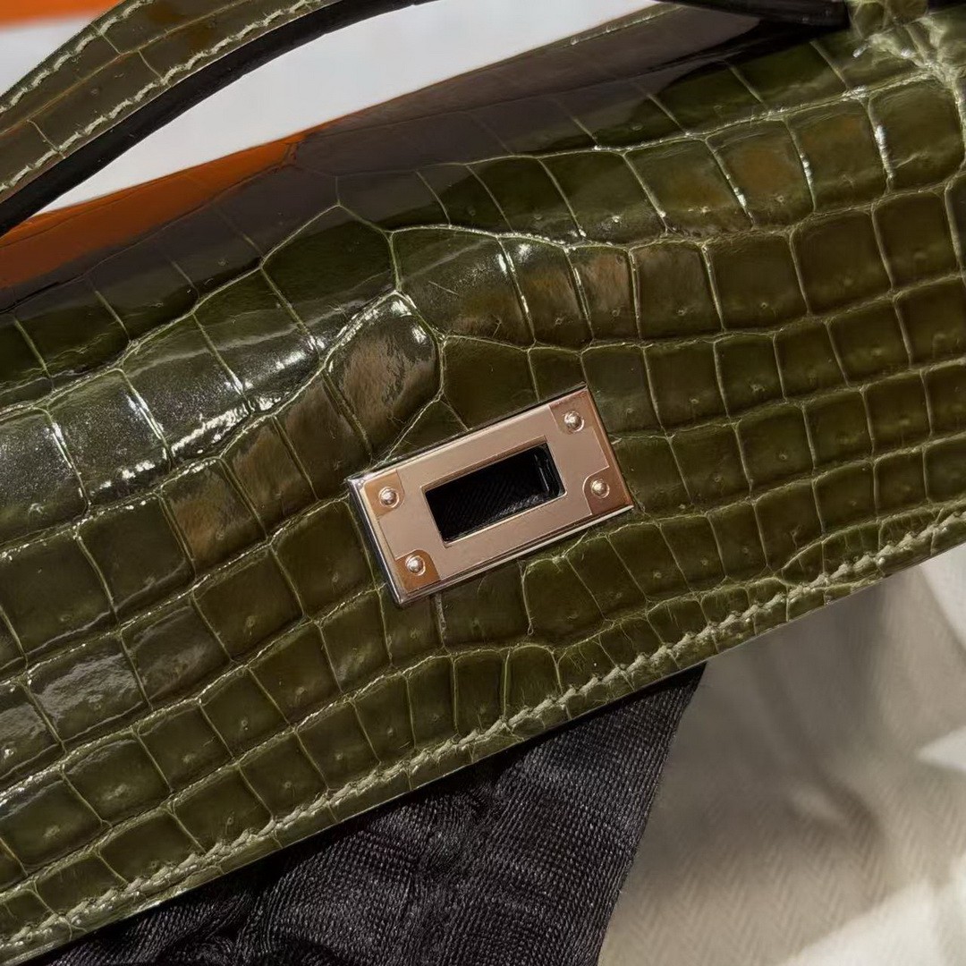 Hermes Kelly Pochette Handmade In Niloticus Leather from Nile Silver Hardware 2Q Vert Anglais - Image 9