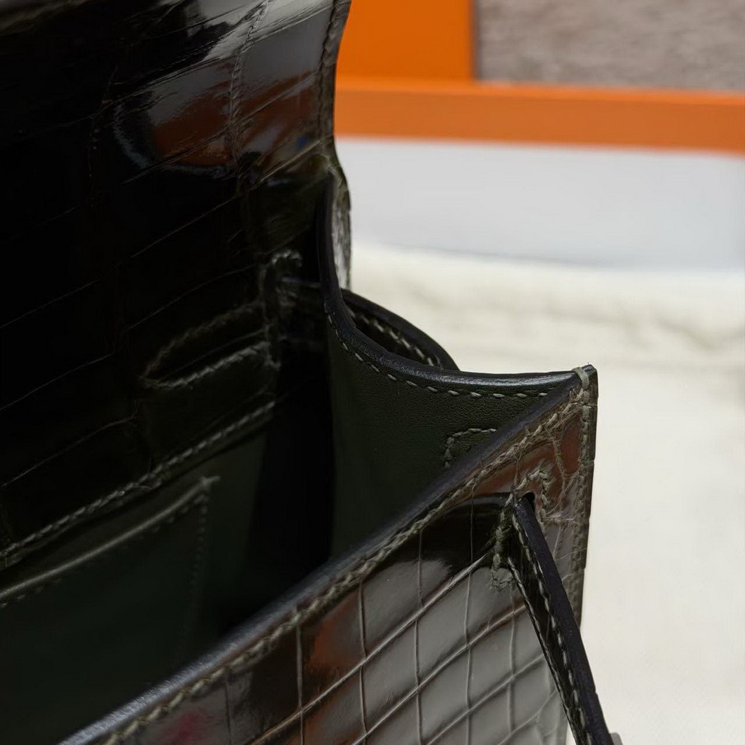Hermes Kelly Pochette Handmade In Niloticus Leather from Nile Silver Hardware 2Q Vert Anglais - Image 7