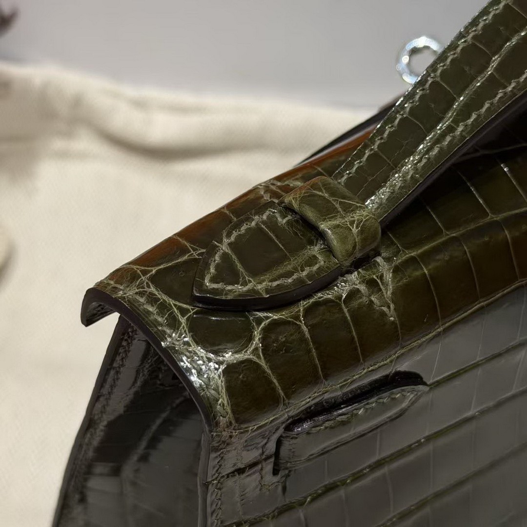 Hermes Kelly Pochette Handmade In Niloticus Leather from Nile Silver Hardware 2Q Vert Anglais - Image 6