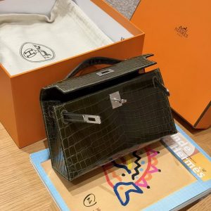 Hermes Kelly Pochette Handmade In Niloticus Leather from Nile Silver Hardware 2Q Vert Anglais - Image 3