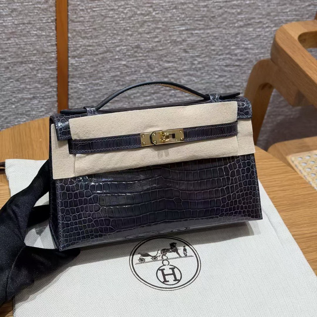 Hermes Kelly Pochette Handmade In Porosus Crocodile Leather from South Africa Gold Hardware 88 Graphite
