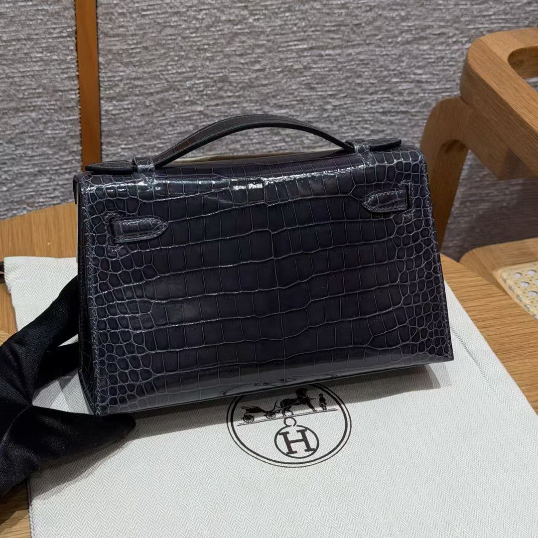 Hermes Kelly Pochette Handmade In Porosus Crocodile Leather from South Africa Gold Hardware 88 Graphite - Image 2