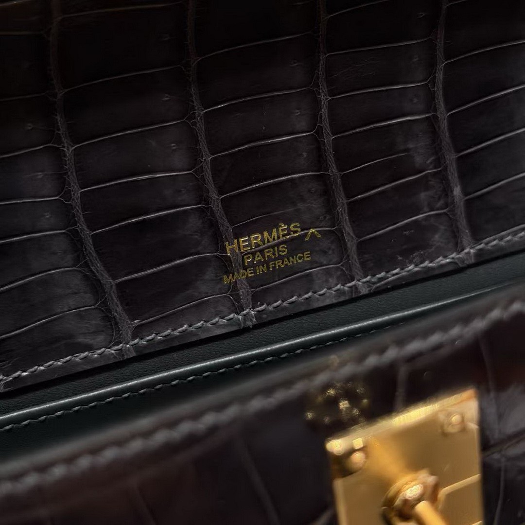 Hermes Kelly Pochette Handmade In Porosus Crocodile Leather from South Africa Gold Hardware 88 Graphite - Image 18