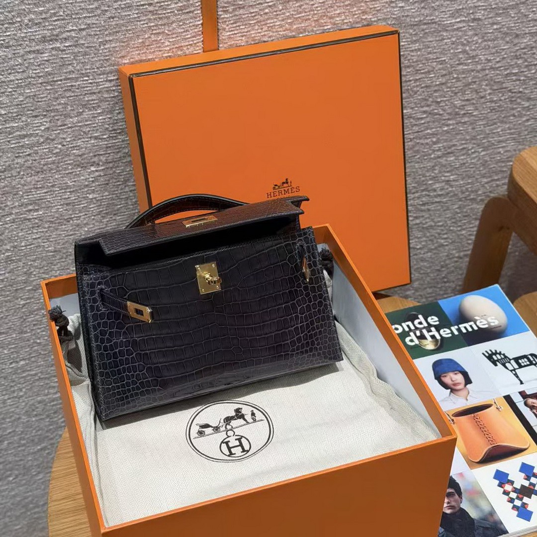 Hermes Kelly Pochette Handmade In Porosus Crocodile Leather from South Africa Gold Hardware 88 Graphite - Image 14