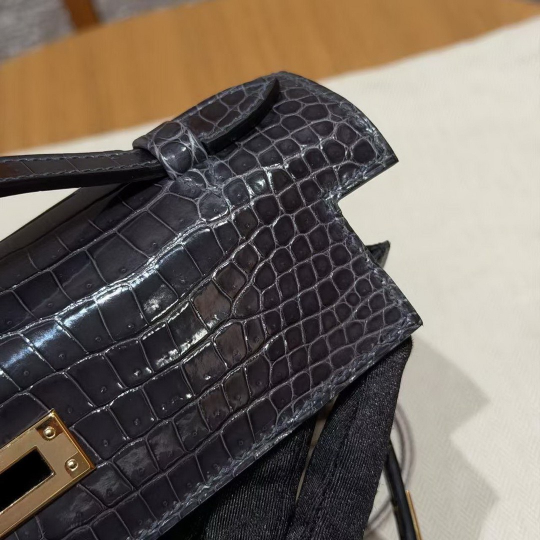 Hermes Kelly Pochette Handmade In Porosus Crocodile Leather from South Africa Gold Hardware 88 Graphite - Image 9