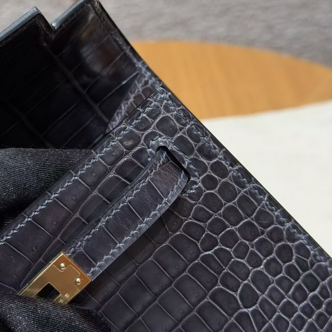 Hermes Kelly Pochette Handmade In Porosus Crocodile Leather from South Africa Gold Hardware 88 Graphite - Image 8