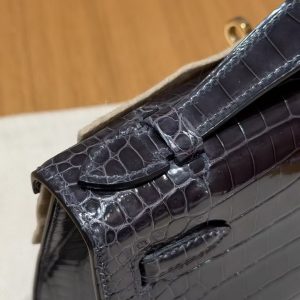 Hermes Kelly Pochette Handmade In Porosus Crocodile Leather from South Africa Gold Hardware 88 Graphite - Image 5
