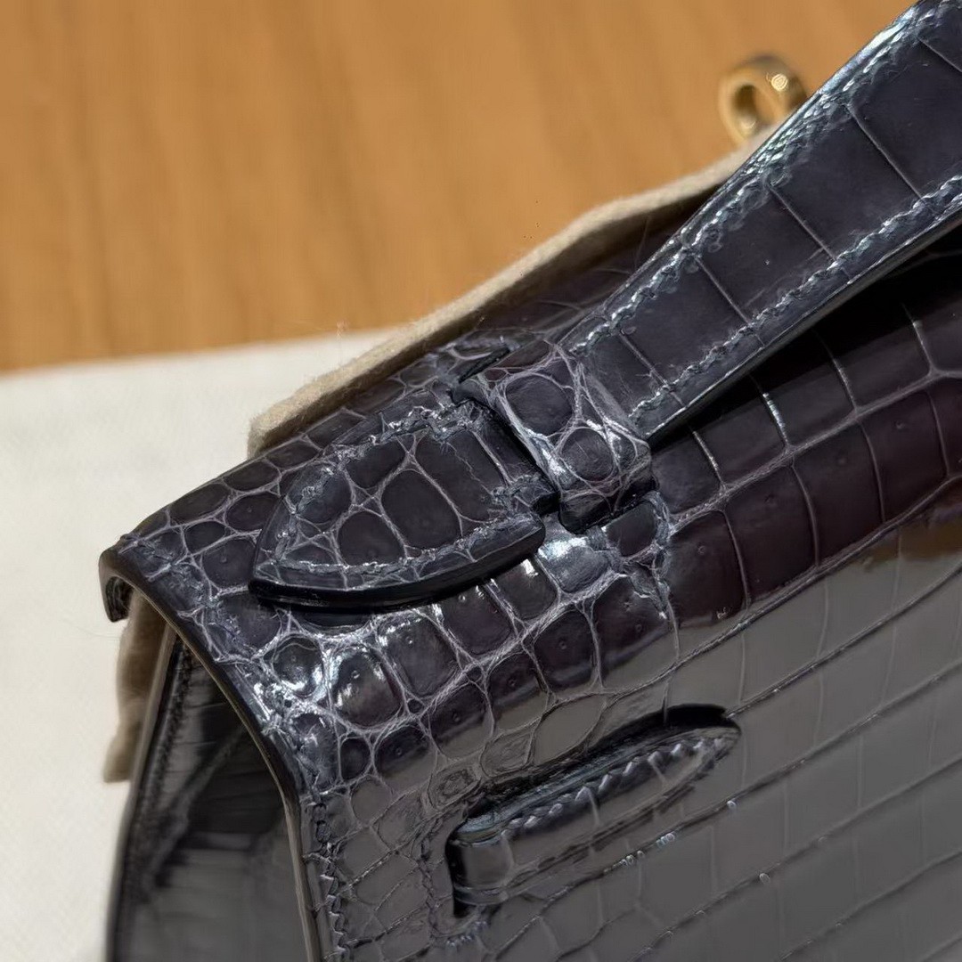 Hermes Kelly Pochette Handmade In Porosus Crocodile Leather from South Africa Gold Hardware 88 Graphite - Image 5