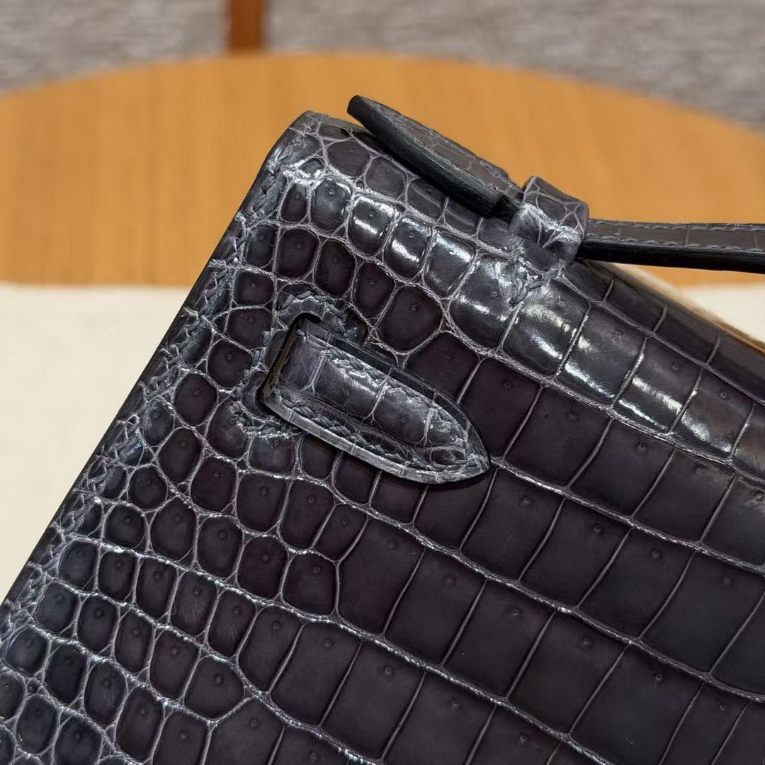 Hermes Kelly Pochette Handmade In Porosus Crocodile Leather from South Africa Gold Hardware 88 Graphite - Image 4
