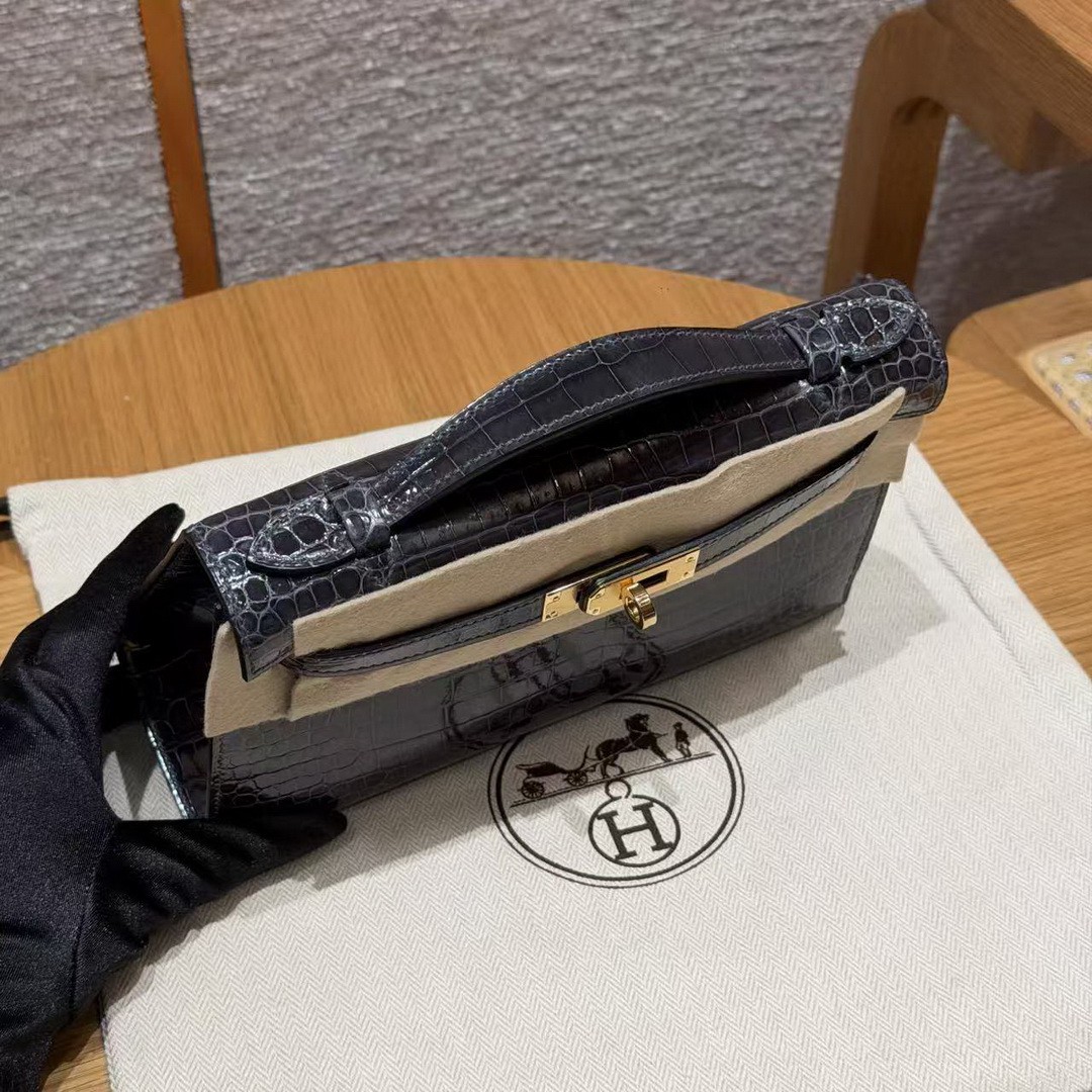 Hermes Kelly Pochette Handmade In Porosus Crocodile Leather from South Africa Gold Hardware 88 Graphite - Image 3