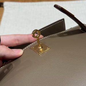 Hermes Kelly Pochette Handmade In Swift Calfskin Leather Gold Hardware 18 Etoupe - Image 3
