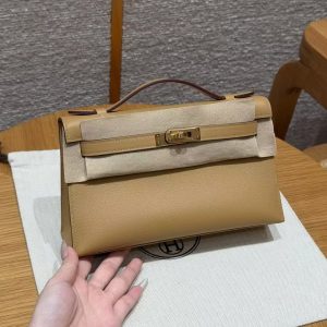 Hermes Kelly Pochette Handmade In Swift Calfskin Leather Gold Hardware 4B Biscuit