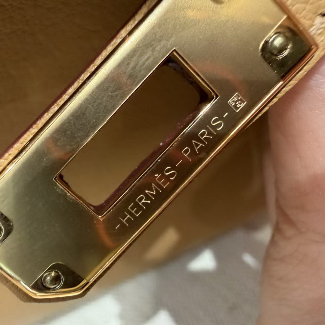 Hermes Kelly Pochette Handmade In Swift Calfskin Leather Gold Hardware 4B Biscuit - Image 14