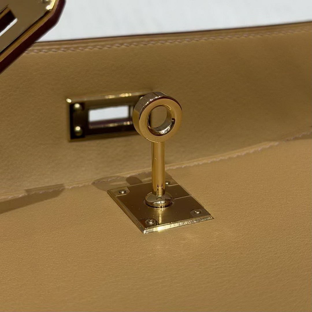 Hermes Kelly Pochette Handmade In Swift Calfskin Leather Gold Hardware 4B Biscuit - Image 7