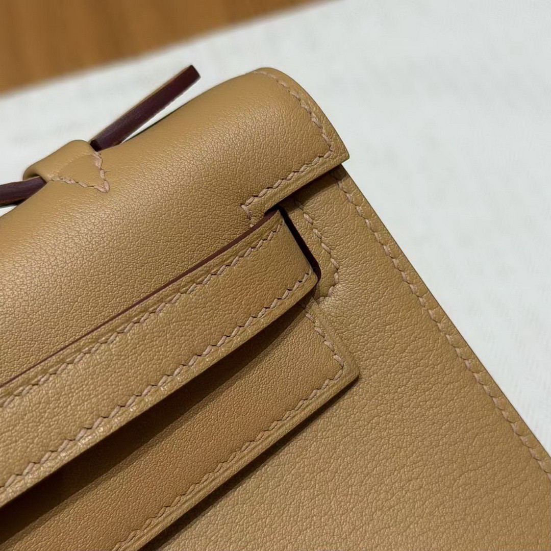 Hermes Kelly Pochette Handmade In Swift Calfskin Leather Gold Hardware 4B Biscuit - Image 5