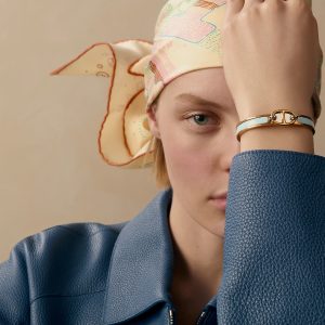 Hermes Mini Clic Chaine d'Ancre Bracelet Plain Enamel Yellow Gold Bleu Polaire H209000F 8XPM - Image 3