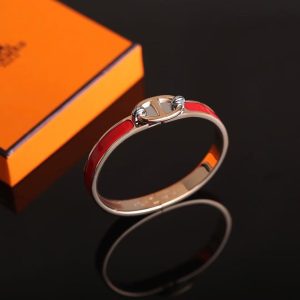 Hermes Mini Clic Chaine d'Ancre Bracelet Plain Enamel Yellow Gold Rouge Amarante H209000F 94PM - Image 7