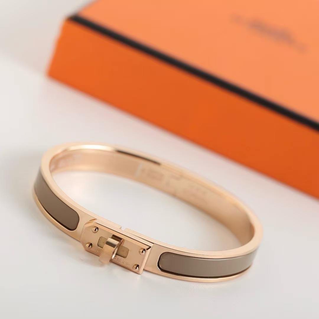 Hermes Mini Clic Kelly Bracelet Plain Enamel Rose Gold Étoupe H200004FO6EGM - Image 9