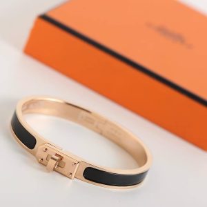 Hermes Mini Clic Kelly Bracelet Plain Enamel Rose Gold Noir H200004FO01GM - Image 10