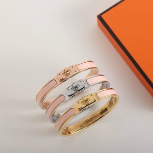 Alternative view of Hermes Mini Clic Kelly Bracelet Plain Enamel Rose Gold Rose Candeur H200004FO1ZGM