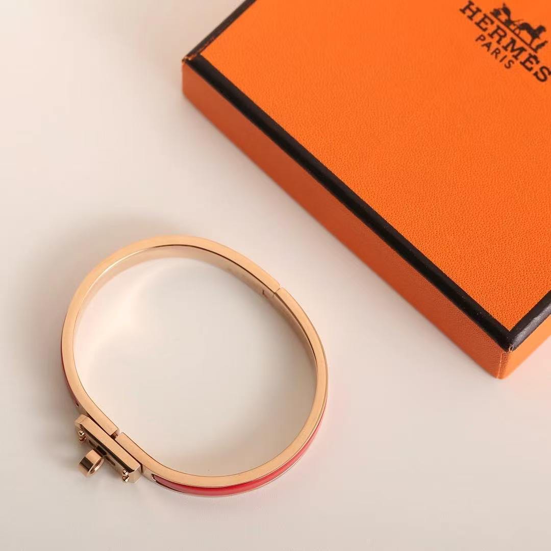 Hermes Mini Clic Kelly Bracelet Plain Enamel Yellow Gold Rouge Amarante H200004F 94GM - Image 6