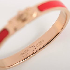 Hermes Mini Clic Kelly Bracelet Plain Enamel Yellow Gold Rouge Amarante H200004F 94GM - Image 5