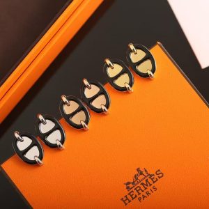 Alternative view of Hermes Mini Maillon Earrings Lacquered Metal Rose Gold Noir H100052FO03