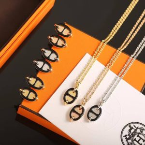 Alternative view of Hermes Mini Maillon Pendant Necklace Rose Gold Noir H100053FO03