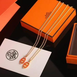 Alternative view of Hermes Mini Maillon Pendant Necklace Yellow Gold H100053FED1