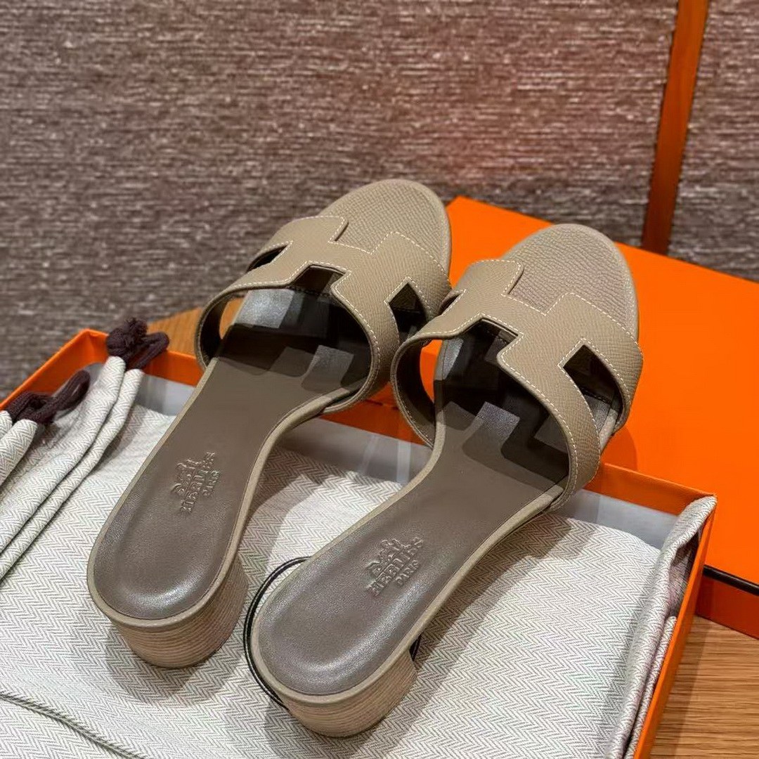 Hermes Oasis Sandal Women High Heel Sandal in Epsom Heritage Calfskin Trench Etoupe - Image 2
