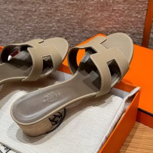 Hermes Oasis Sandal Women High Heel Sandal in Epsom Heritage Calfskin Trench Etoupe - Image 15